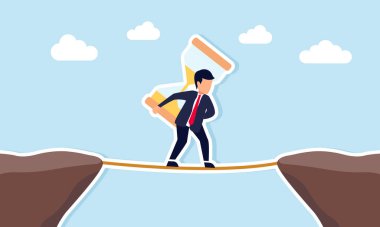 Kum saati taşıyan iş adamı, iş krizi ve teslim tarihi baskısı sırasında dikkatli proje tamamlama konsepti kanyon çizelgesinde ipte yürüyor.