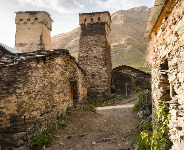 Gürcü Svaneti kuleleri ve harabe savunma sistemi Ortaçağ