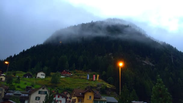 Time Lapse Mountains en Suiza. nubes de cascada verano — Vídeos de Stock