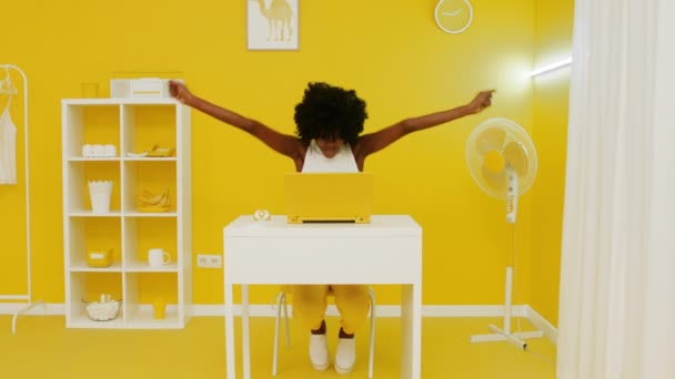 Happy African Woman In Creative Yellow Office — Stock video