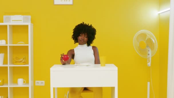 Ritratto donna nera in ufficio creativo — Video Stock
