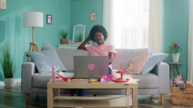 Güzel Afro-Amerikan Kadın Portresi