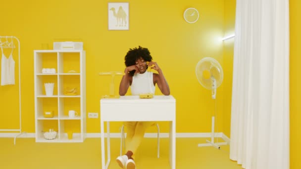 Black Woman Is Talking Phone In Yellow-and-White Office — Stock Video