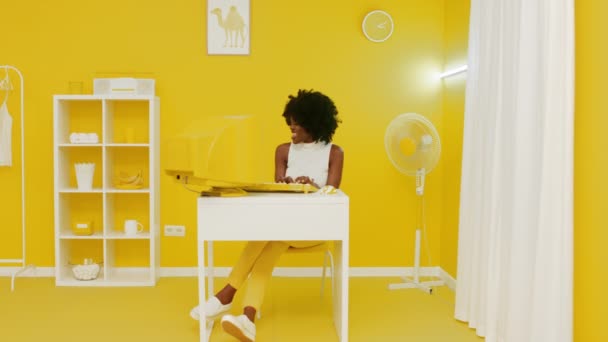 Stylish Woman Has Fun While Working — Αρχείο Βίντεο