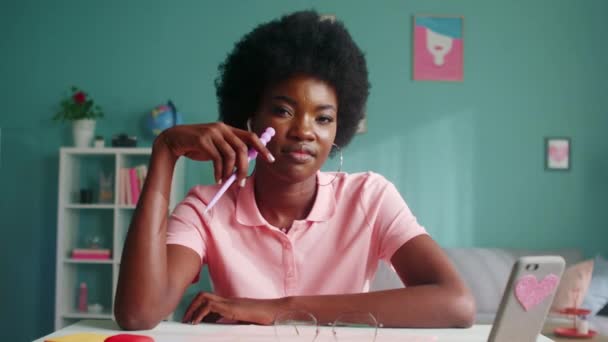 Retrato de estudiante mujer — Vídeos de Stock