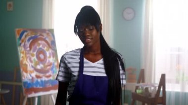 Güzel Kadın Sanatçının Portresi