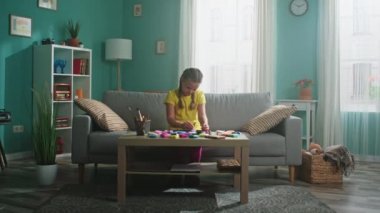 Küçük Kız Plastikten Yaratılıyor