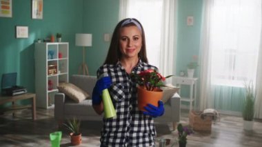 Genç Kadın Çiçekçi Portresi