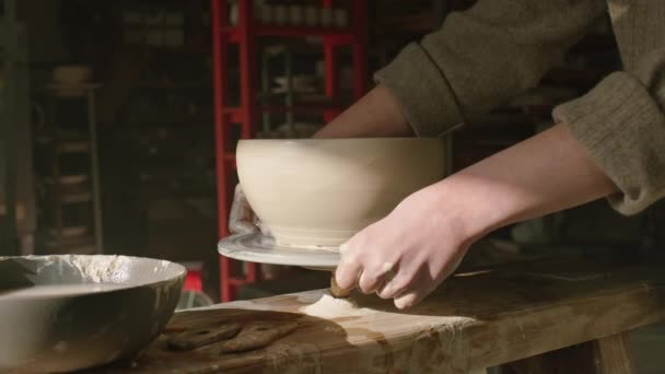 Raw Clay Pot Is Being Cut Down With String Tool by Master — 图库视频影像