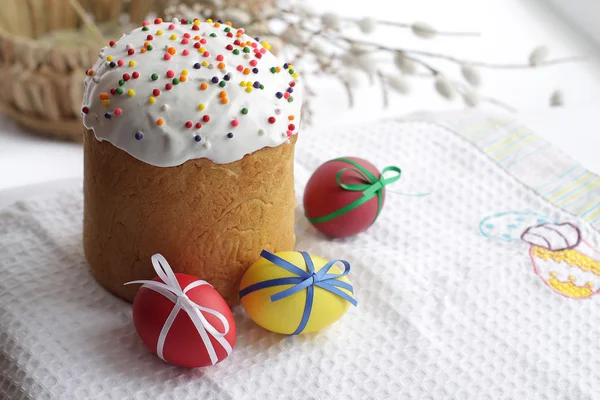 Paskalya ekmek ve yumurta