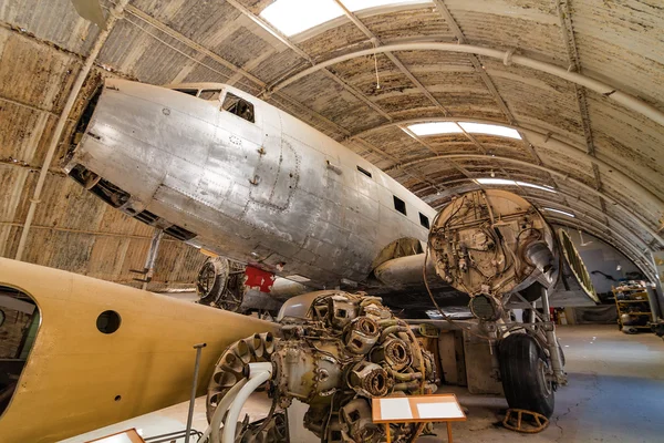 Aviones viejos y oxidados en el Museo Maltés de Aviación . — Foto de Stock