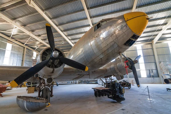 Douglas DC-3 restaurado en Maltese Aviation Museum . — Foto de Stock