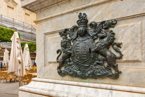 Emblème sur le Mémorial de la Reine Victoria sur Republic Square à La Valette, Malte . — Photo