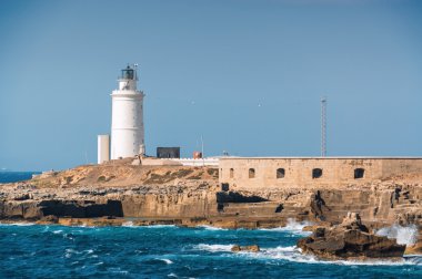 Deniz feneri bağlantı noktasının Tarifa, Andalusia sağlayamadığından, İspanya güneşli görünümü.