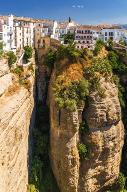 El Tajo Gorge Ronda, İspanya Malaga eyaleti içinde cliffside üzerinde binalar.