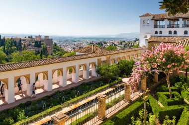 Güneşli görünümünden bakış Palacio de Generalife, Andalusia Eyaleti, İspanya Granada.