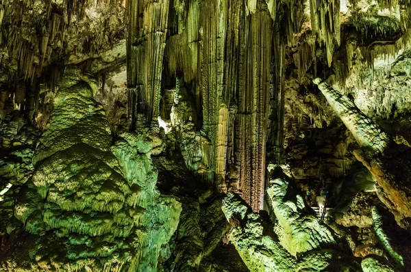 Dentro de las famosas cuevas de Nerja, Andalucía provincia, España . — Foto de Stock