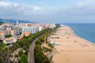 Bulutlu görünüm beach Calella yakınındaki Barcelona, İspanya.
