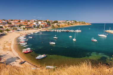 Nea Fokia, Yunanistan üzerinden Akdeniz deniz güneşli görünümü.