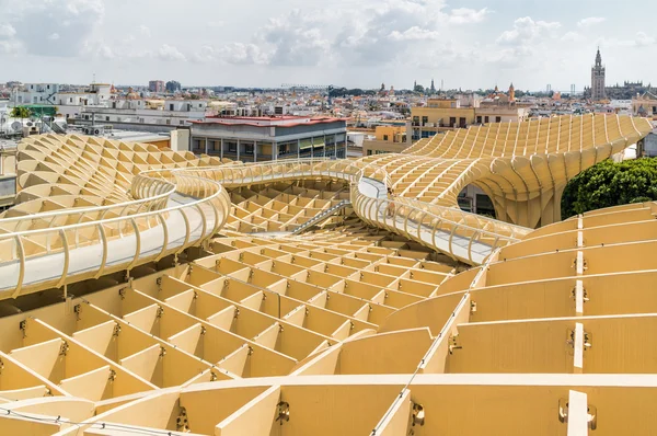 SPAIN-SEVILLA, 7 сентября 2013 г.: Солнечный вид на Севилью с точки зрения Metropol Parasol на площади Plaza Encarnacion в Севилье, провинция Андалусия, Испания . — стоковое фото