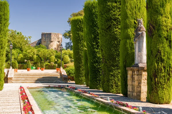 Fontein en tuinen van het Alcázar de los Reyes Cristianos, Cordoba, provincie in Andalusie, Spanje — Stockfoto