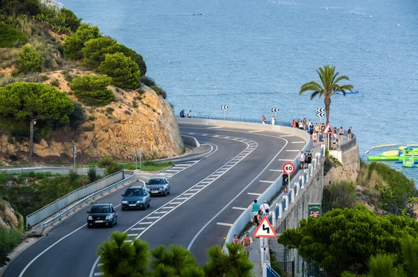 Calella Barcelona, İspanya yakınındaki kıyı şeridi yol yolları.