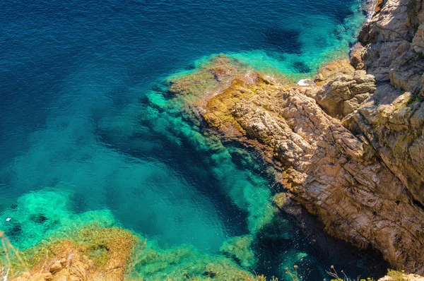 Güneşli görünümünü cliffside kale Tossa de Mar, Girona Eyaleti, İspanya.