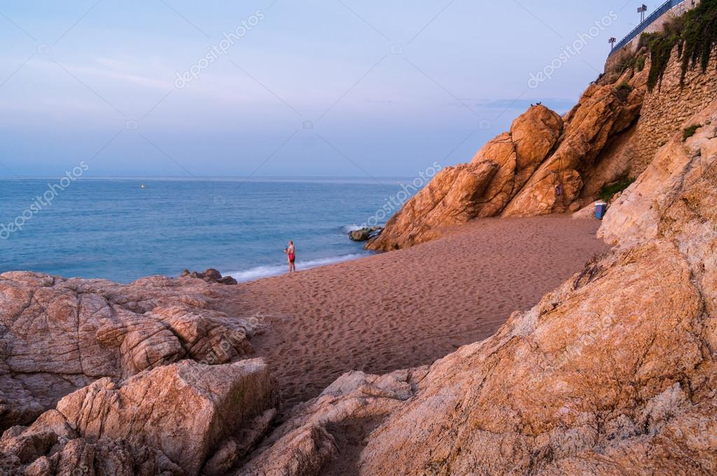 Alba Sulla Spiaggia Di Calella Vicino A Barcellona Spagna