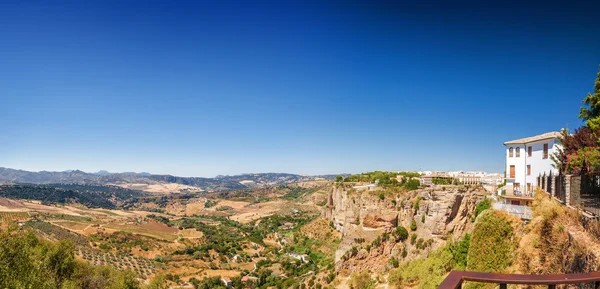 Sonniger Blick auf Felder in der Nähe von Ronda, Provinz Andalusien, Spanien. — Stockfoto