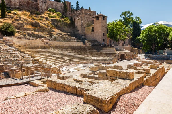 Antik amfi tiyatro Teatro Romano de Malaga Malaga, Andalusia Eyaleti, İspanya güneşli görünümünü.