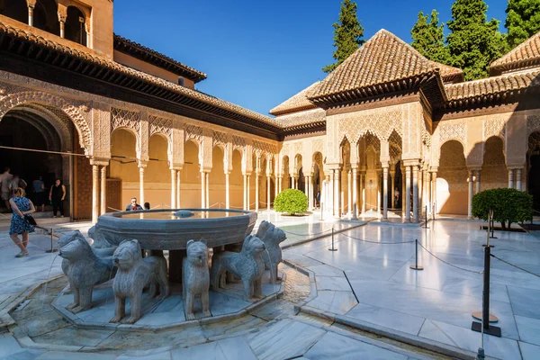 Μαροκινή τέχνη και αρχιτεκτονική στο παλάτι του Nasrid στη Γρανάδα, στην επαρχία της Ανδαλουσίας, στην Ισπανία. — Φωτογραφία Αρχείου