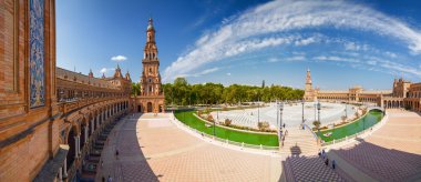 Panoramik manzarasını güneşli Plaza de Espana Seville, Andalusia Eyaleti, İspanya.
