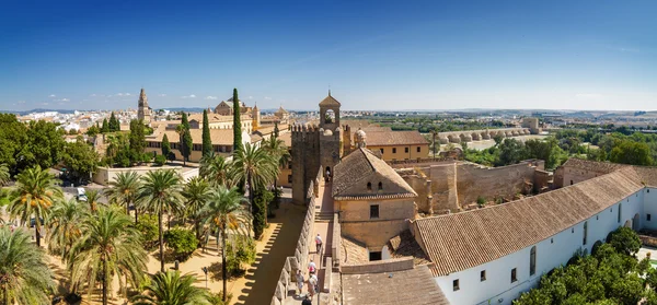 Zonnige panoramisch uitzicht van Cordoba vanuit oogpunt van Alcazar, de provincie van Andalusië, Spanje. — Stockfoto