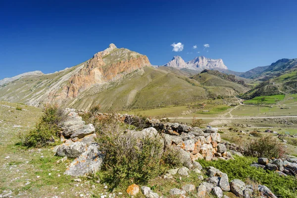 Sonniger Blick Auf Schöne Berge Und Flüsse Der Nähe Des — Stockfoto