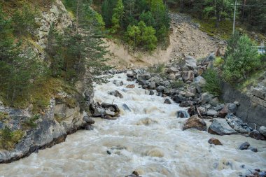 Elbrus Dağı, Kuzey Kafkasya, Kabardino-Balkaria, Rusya yakınlarındaki dağların gün batımı manzarası.