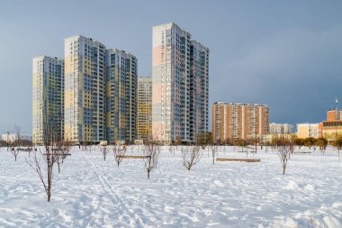 Güney Butovo bölgesindeki Yuzhnoe Butovo parkının güzel sabah manzarası, Moskova, Rusya.