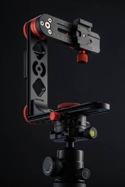 Sanal turlar ve panoramik resimler yapmak için arka planda panoramik kafa. 