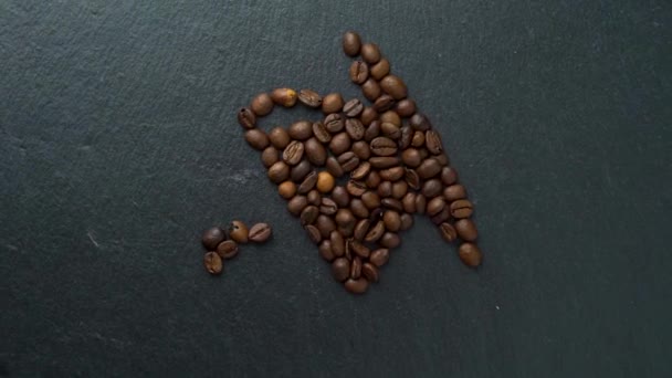 Beker Patroon Gemaakt Van Gebrande Koffiebonen Met Ruimte Plat Lay — Stockvideo
