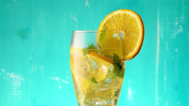 Traditional Iced Summer Cocktail Made Sparkling Water Sliced Orange Mint — Stock Video