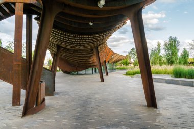 Mimarlık parkının gün batımı manzarası Tufeleva roscha, Moskova, Rusya.