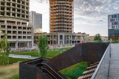 Mimarlık parkının gün batımı manzarası Tufeleva roscha, Moskova, Rusya.