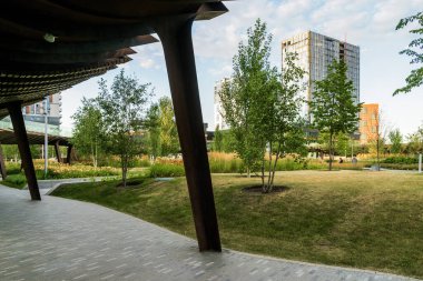 Mimarlık parkının gün batımı manzarası Tufeleva roscha, Moskova, Rusya.