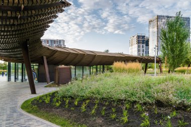 Mimarlık parkının gün batımı manzarası Tufeleva roscha, Moskova, Rusya.