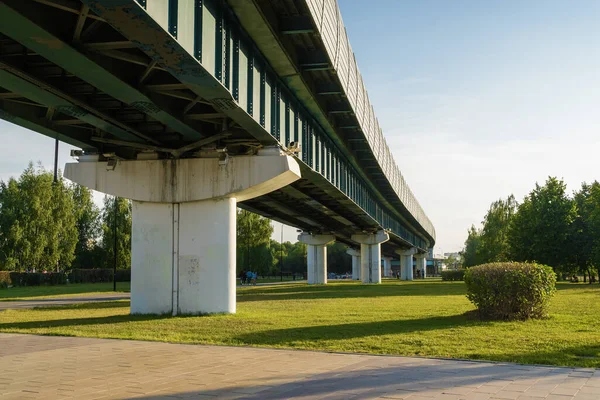 Letni Widok Zachód Słońca Parku Yuzhnoe Butovo Dzielnicy South Butovo — Zdjęcie stockowe