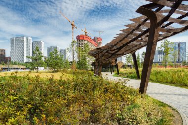 Mimarlık parkı Tufeleva Roscha, Moskova, Rusya.