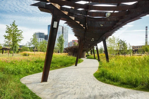 Mimarlık parkı Tufeleva Roscha, Moskova, Rusya.