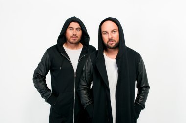 İki adamın portresi.