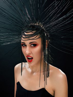 Genç ve güzel bir kadının portresi