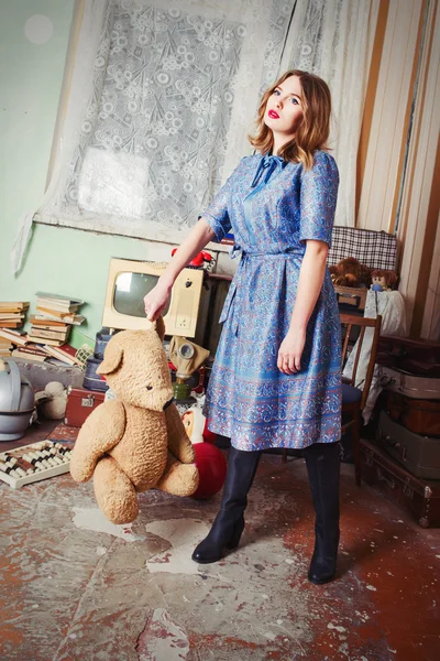 Gamla hederliga flicka i Sovjetunionen stil — Stockfoto