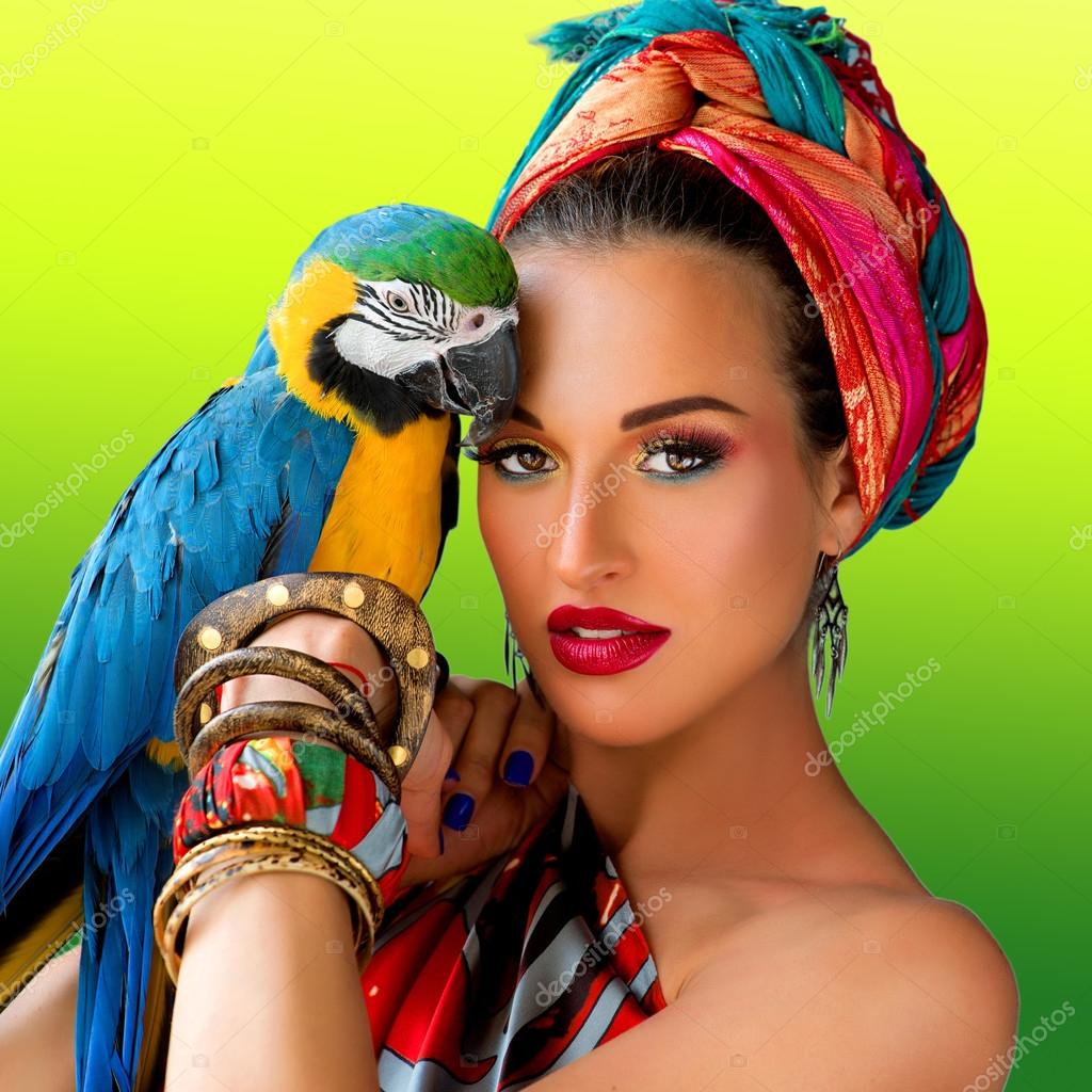 Фотосессия с попугаем. Ара для детей. Попугай ара камелот. Девушка с попугаем ара. Девушка с попугаем.